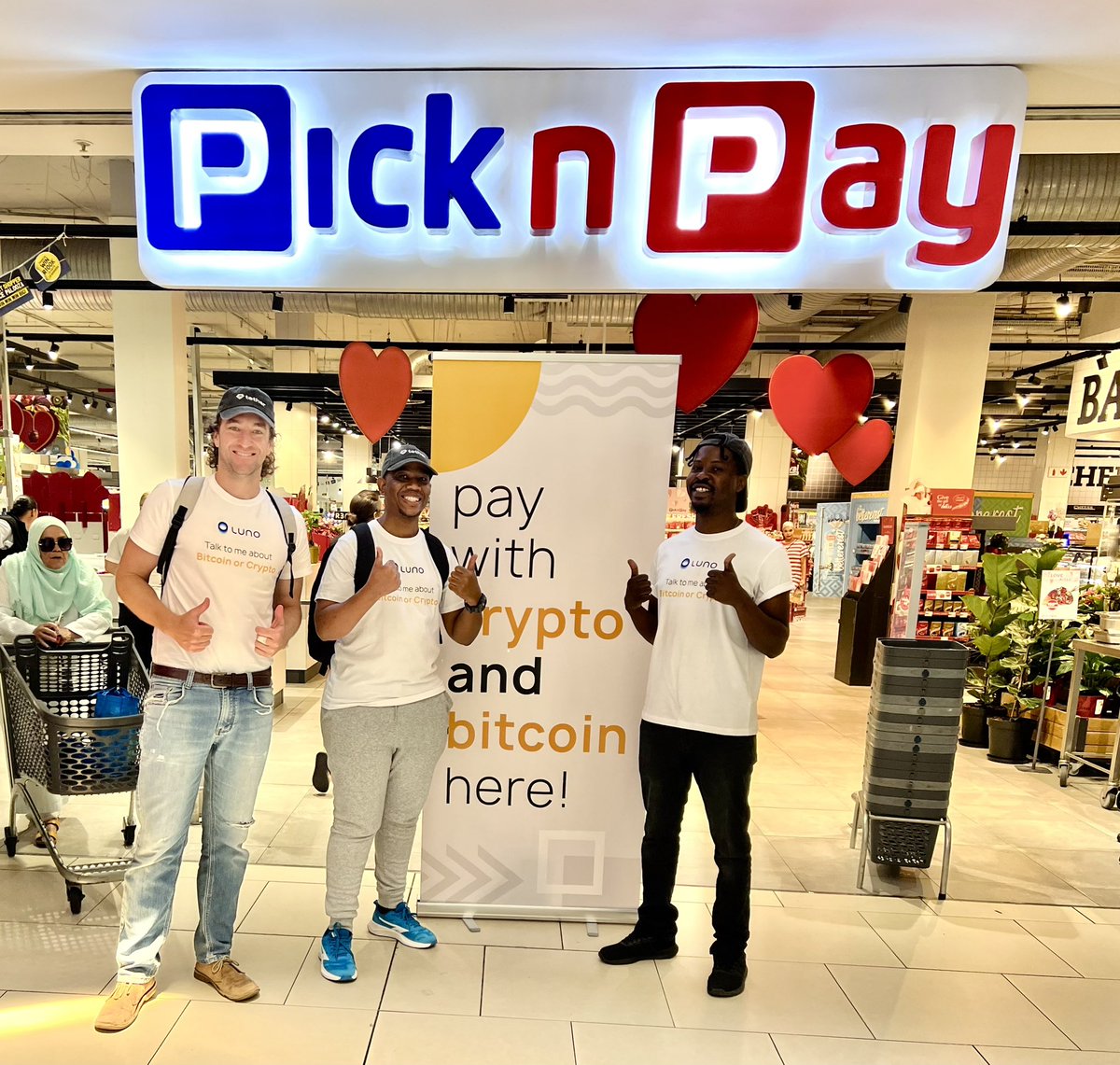 Our team has been in <a href="/PicknPay/">Pick n Pay</a> stores chatting to customers about using #Bitcoin and #Tether to pay with <a href="/LunoGlobal/">Luno</a> and we’ve had almost 1000 conversations!

The response has been incredible and we have learned so much from customers ❤️ 

You can still get 10% back on your