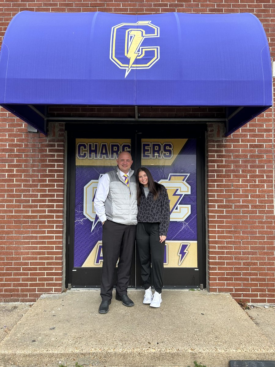 JRKirby1's tweet photo. Great first day back!  Boy how I’ve missed her!  #ClassPrez #SeniorDaughter #MiniMe #ChargerPride⚡️ https://t.co/4Sh8Qpa7eZ