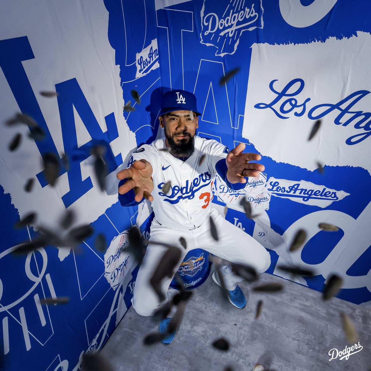 Dodgers's tweet photo. 🌻🌻🌻🌻 https://t.co/JHYXIjtpPU
