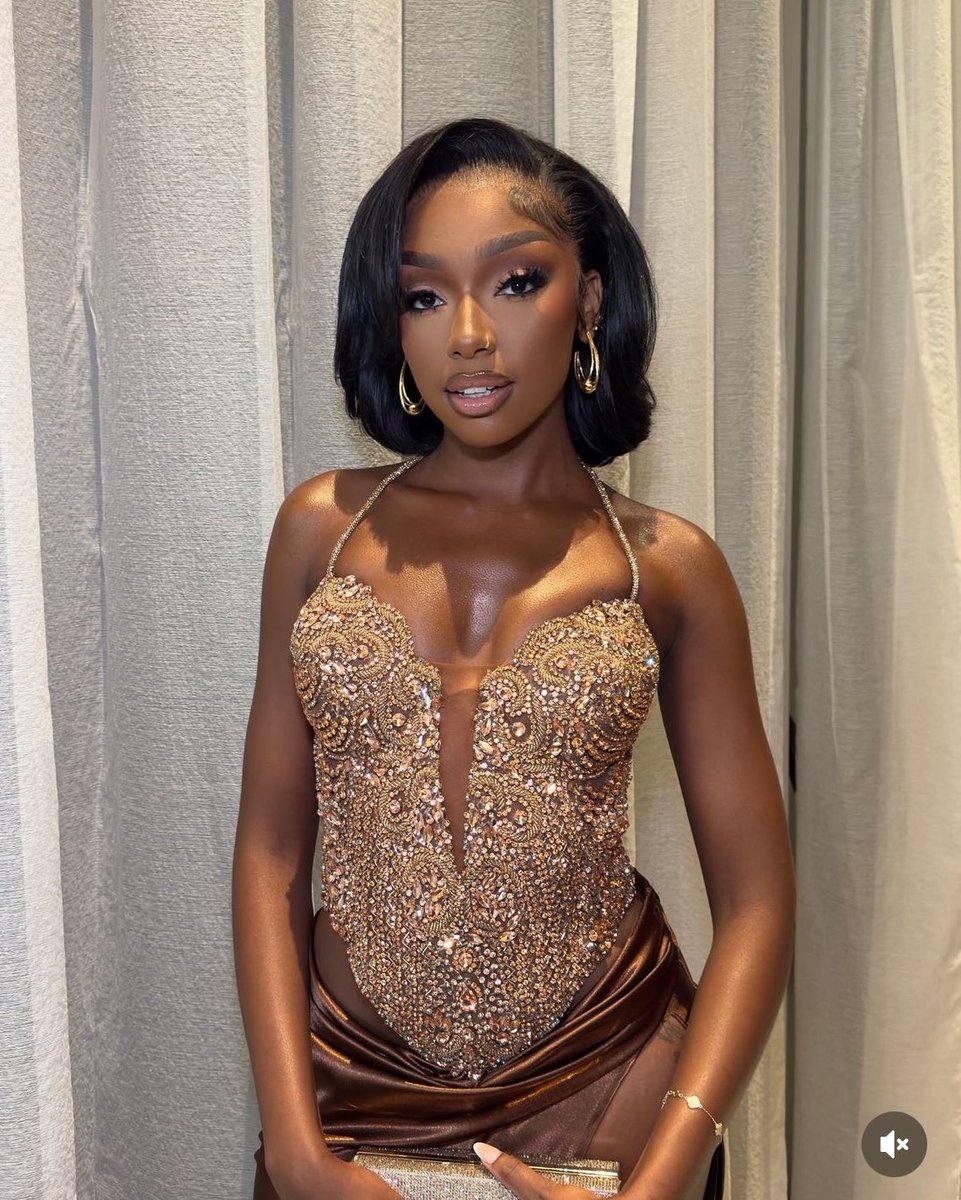 Mimii’s red carpet style is like her personality.. no stress 🤭. Just simple and beautiful