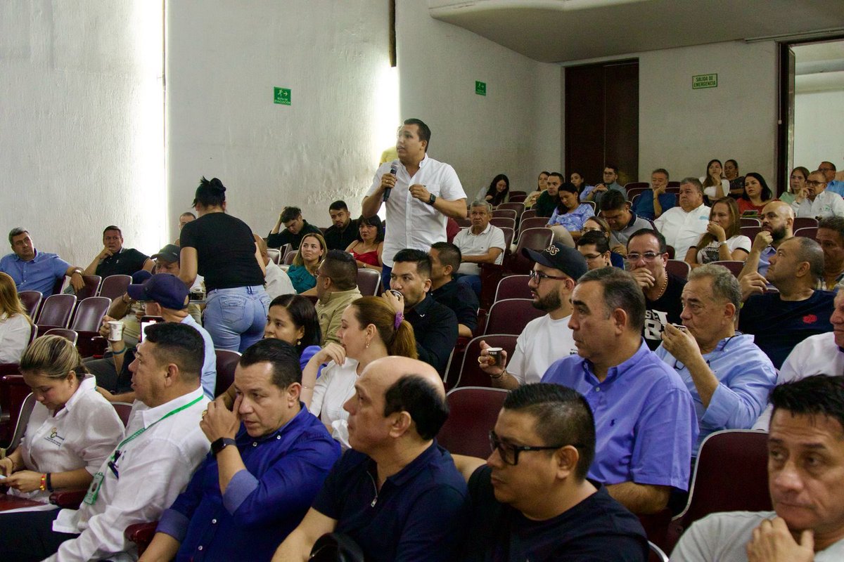 Corpoinduscuc's tweet photo. En Corpoindustrial defendemos los derechos de los empresarios 🇨🇴 fuimos invitados para debatir sobre el borrador de la Reforma al Estatuto Tributario. Un espacio de construcción para fortalecer el crecimiento económico y garantizar un sistema tributario más eficiente y equitativo https://t.co/Ofhg8A3ffB
