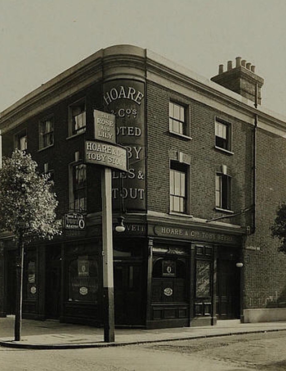 LondonPubMap's tweet image. The Rose in times gone by. #Victorian #pubsign