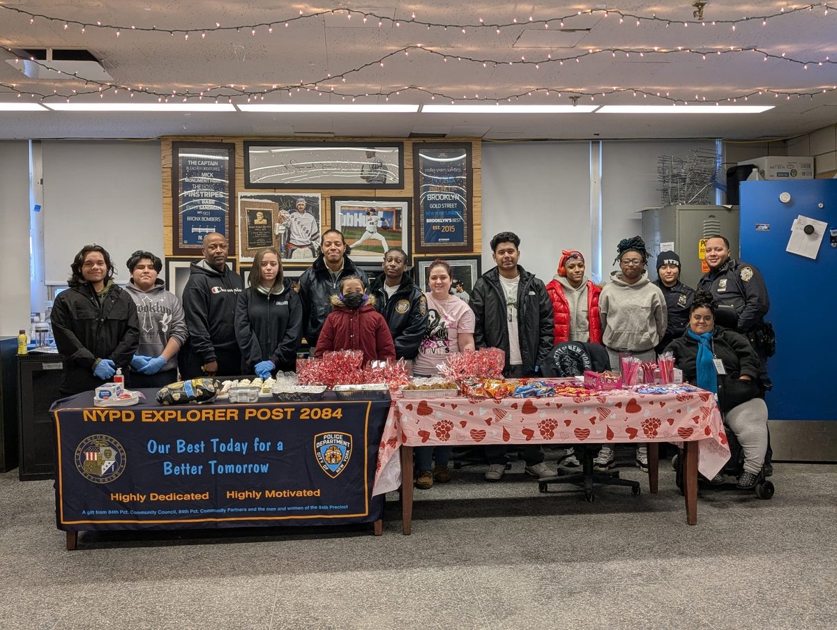 NYPD84Pct's tweet photo. 🎉 Sweet success at our Police Explorer Post 2084 bake sale today! 🍰 Huge thanks to everyone who stopped by and supported our explorers. Your generosity will help fund exciting future activities! 🌟💙 #BakeSale #CommunitySupport #brooklynheights #communityaffairs https://t.co/926mty0Lup