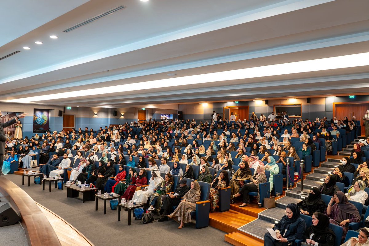 "د. خالد غطاس يحلق في سماء رحلة فكرية نحو أفق أعمق للوعي الإنساني في جدة”

جدة /
في أمسية فكرية استثنائية، تحوّلت قاعة جامعة الأعمال والتكنولوجيا بجدة <a href="/UBT_EDU/">جامعة الأعمال والتكنولوجيا UBT</a> إلى منصة حوارية عميقة لاستكشاف المعاني الإنسانية، حيث أستضافت الجامعة، بالتعاون مع مؤسسة ديمومة، عالم الأحياء والمفكر في