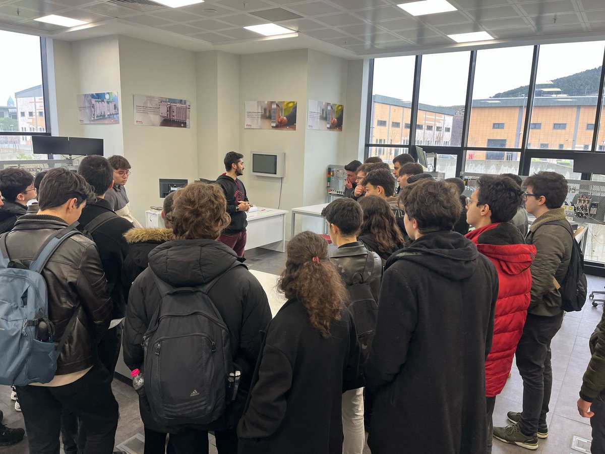 Okulumuz Akademik 12. Sınıf Öğrencileri Marmara Üniversitesi Maltepe Yerleşkesinde bulunan teknoloji fakültelerini ziyaret edip bilgi aldılar.

Ev sahipliği için #MarmaraÜniversitesi'ne teşekkür ederiz.
