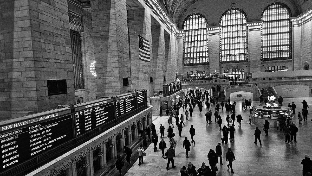 GeographyTGAK's tweet photo. We went to Grand Central Station this morning - lots of impressive photos were taken, and the students seemed to enjoy using the Whispering Gallery! https://t.co/uZ2sYGkUWV