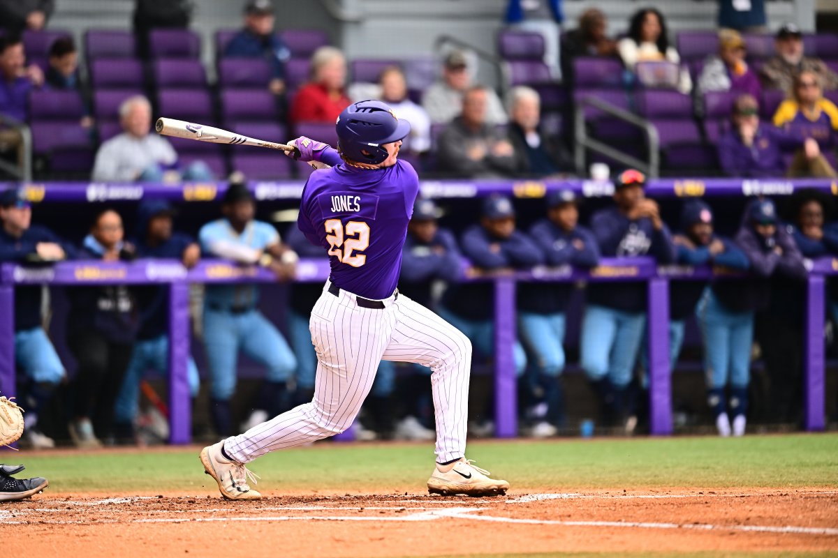 LSUbaseball's tweet photo. End 1 | Four singles lead to two runs in the first frame

SU - 0
LSU - 2 https://t.co/9yZBqiym0v