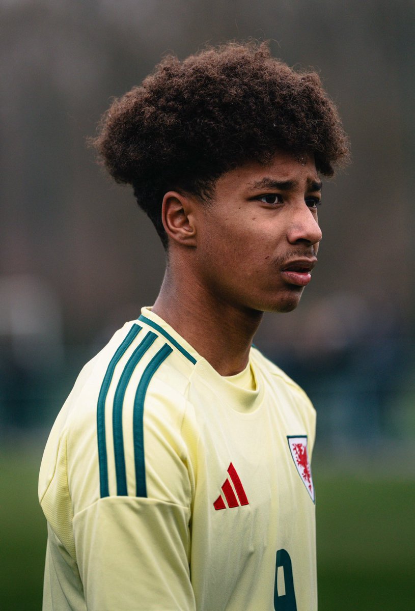 Llongyfarchiadau i ddisgybl bl9 Theo Harrington sydd wedi bod yn cynrychioli Cymru Dan 15 allan yn Ffrainc wythnos diwethaf. 

⚽️⚽️⚽️

<a href="/bryntawe/">Ysgol Bryn Tawe</a>