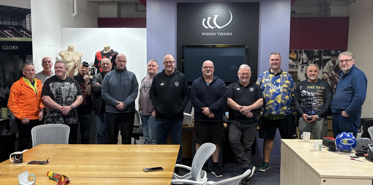Great to welcome back our old friend <a href="/veeno64/">Phil Veivers 💙</a> who shared his story and delivered a superb, interactive session for <a href="/WidnesRL/">Widnes Vikings</a> Extra Time supported by <a href="/stateofmindsprt/">State of Mind</a> <a href="/Zer0Suicide/">Zero Suicide Alliance</a> &amp; <a href="/Mersey_Care/">Mersey Care NHS FT 🏳️‍🌈</a> 👏
Men interested in Mental Fitness are welcome <a href="/DcblStadium/">DCBL Stadium Halton</a> on Tuesdays at 6.30 👍