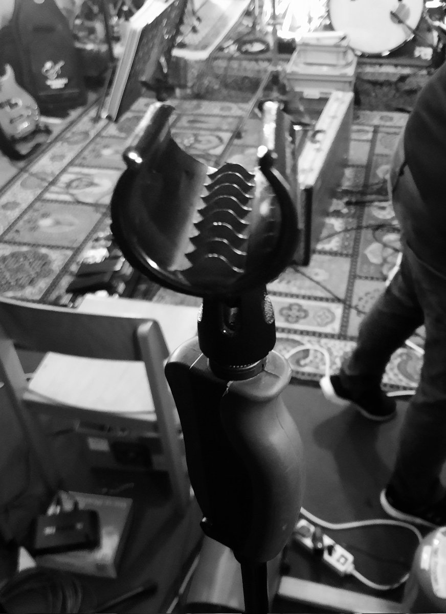 offenfueralle_s's tweet photo. Es ist Dienstag, Athleten ...
#Bandprobe war gewesen grad...endlich wieder.
Vor 2 Wochen das Letzte mal Mucke gemacht ... wir sollten jetzt nur noch alle 14 Tage proben, dann klappt das Singen besser.
Ich bin so gern mit den 4 Jungs zusammen ... unfassbar. https://t.co/l5UgpdgCVw