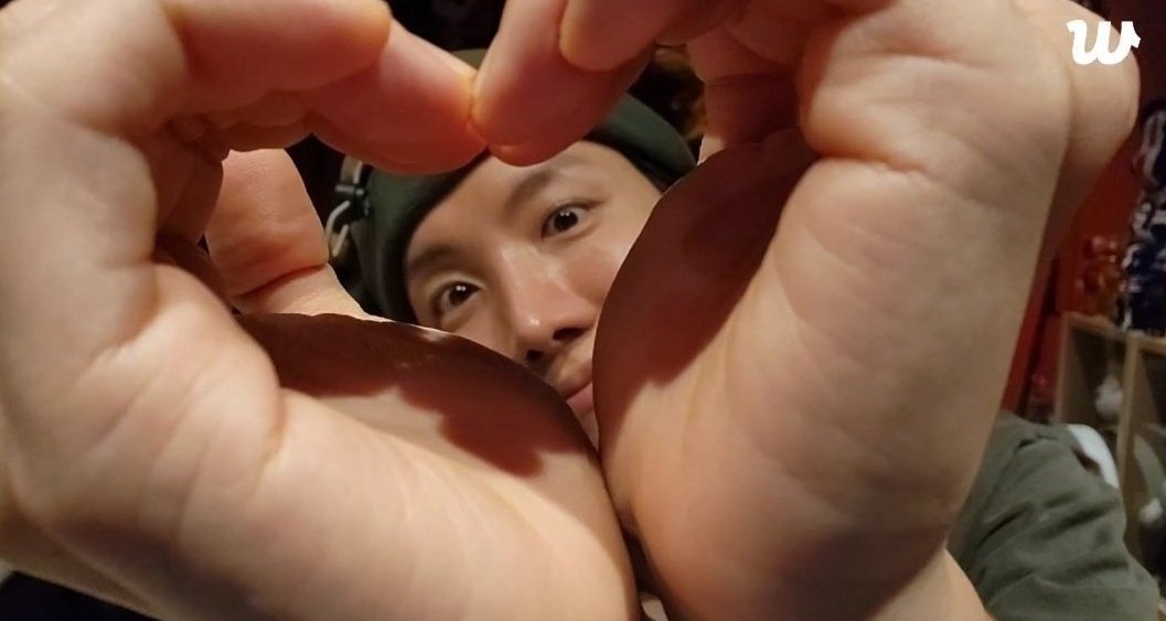 Feliz aniversário Hobi, minha pessoa favorita no mundo! Espero que seu dia tenha sido tão especial quanto você é para mim. Sempre estarei torcendo pela sua felicidade. Te amo! 💜
#HappyBirthdayjhope #JHOPE