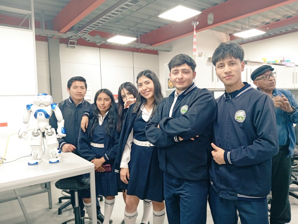 Cami1147557's tweet photo. Visita a la Universidad Técnica Particular de Loja (UTPL)
El recorrido fue espectacular, se pudo apreciar los diferentes espacios en donde se llevan a cabo todas las carreras (medicina, robótica, telecomunicaciones y más) que la universidad nos ofrece. 👩🏻‍⚕️✨🤖
#UTPL #rrubis #BCA https://t.co/IWIf212SjD
