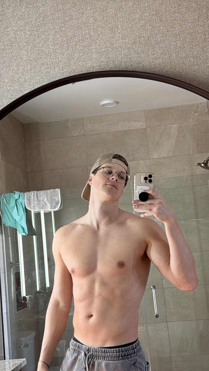 Kylecapener's tweet photo. Making progress on my back! https://t.co/jhx4FPGnNc