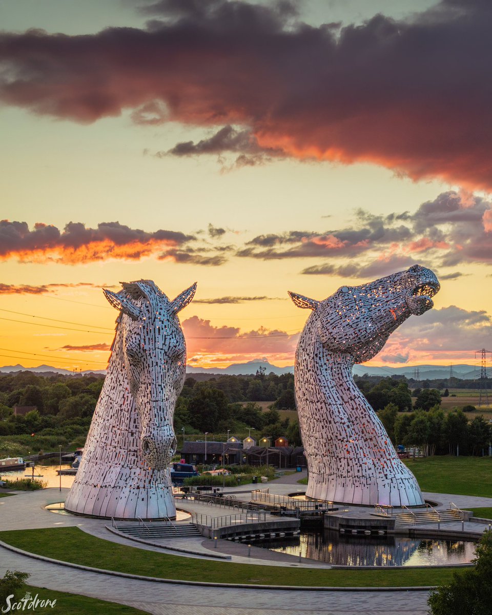 The famous Kelpies of the Falkirk area at sunset 😁🐴🐴 #falkirk #visitfalkirk #kelpies #scotland #scottish #canalmagic #visitscotland