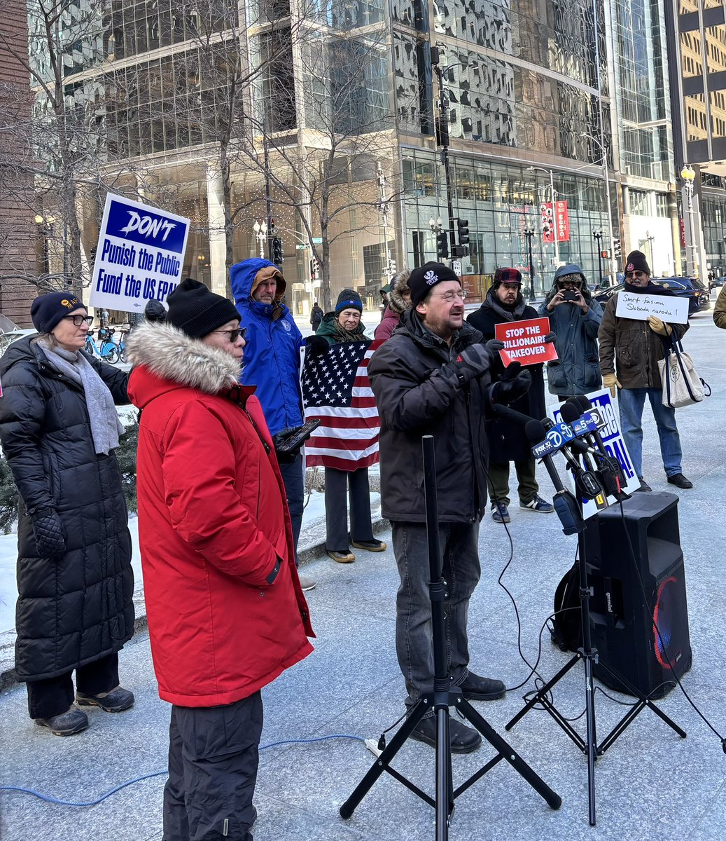 jackdarin's tweet photo. Proud to stand today with EPA workers to protest sudden firings of scientists other professionals. No one voted to stop cleaning up toxic waste dumps, protecting kids from lead other water, or letting polluters have their way with our Great Lakes! #SaveTheEPA https://t.co/MQoTuZsTJs