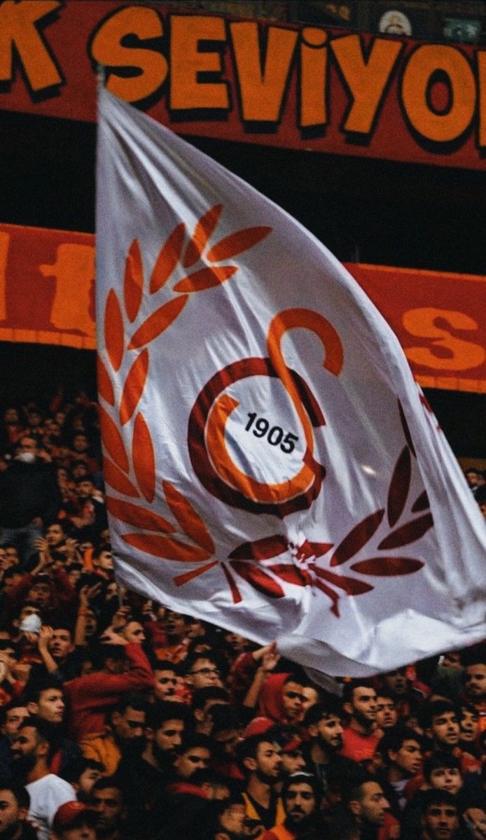 biz galatasaray için yaşıyoruz savaşıyoruz