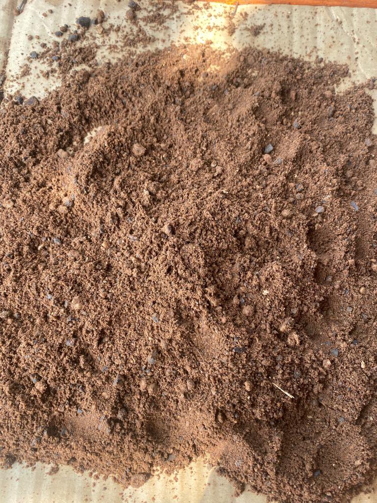 Hi guys, 
I have 2000 tons of palm kernel cake available for sale 🙏🏻please help me retweet for a larger audience. 
Thank you. 😊 

Price: 117k per ton and delivery is nationwide.