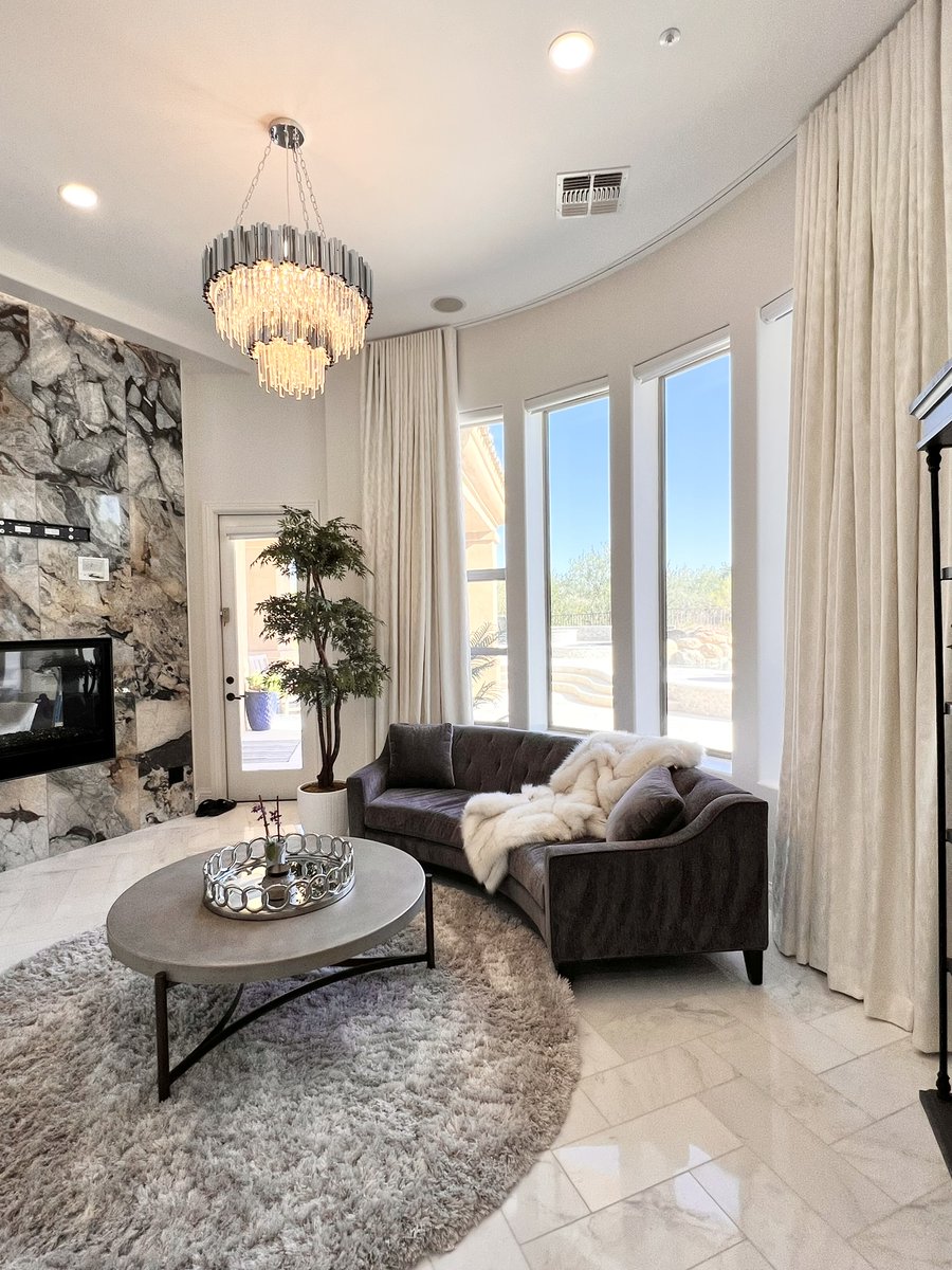 helserbrothers's tweet image. Ripplefold Magic ✨
Window treatment: @gotchacoveredparadisevalley
#motorizedsystem #ripplefold
#motorizedwindowtreatments #blackoutdrapes #draperyhardware #helserbrothers #gotchacovered