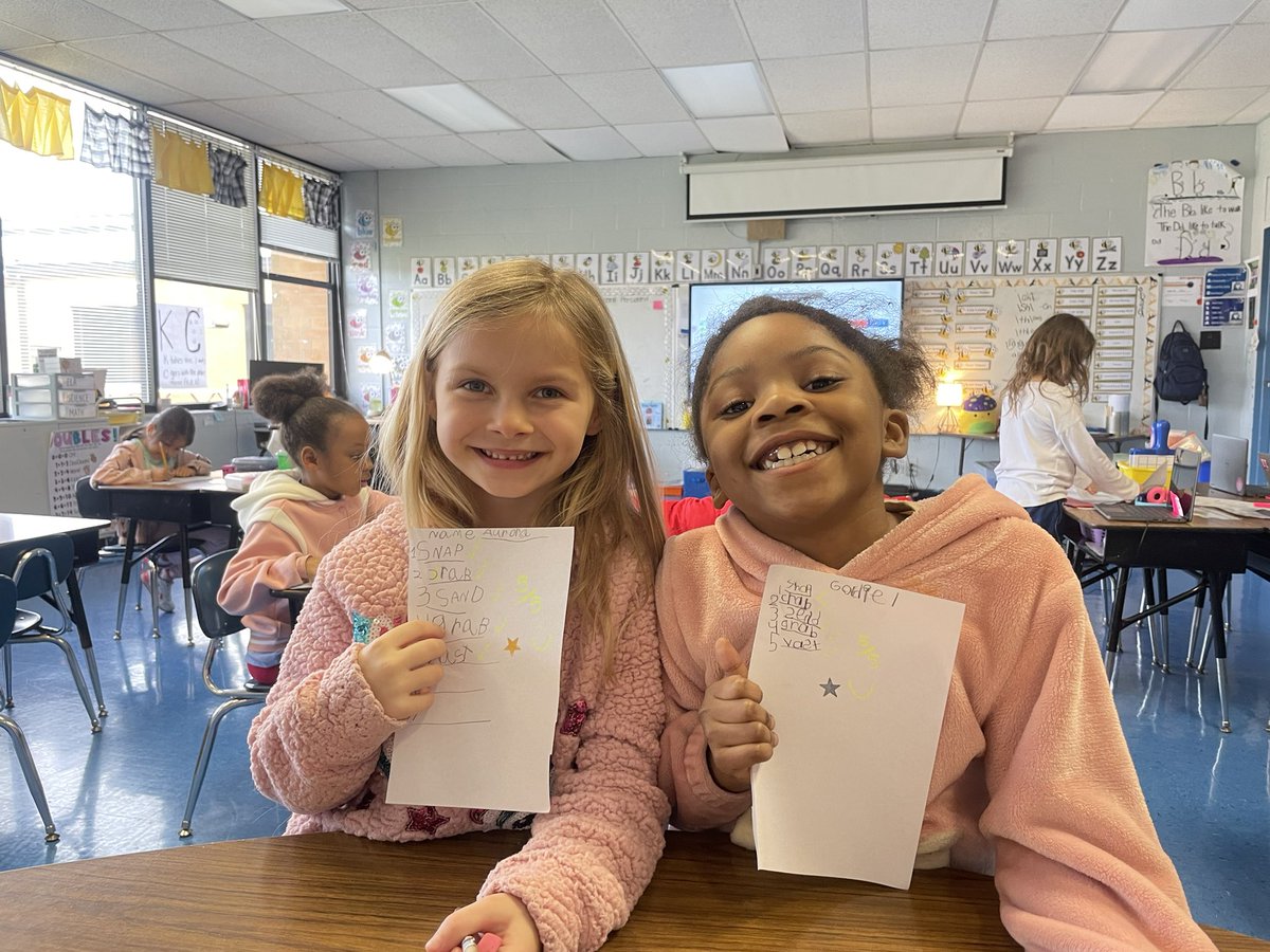These gals got a 5/5 on their short a/blends spelling check! So proud of them!! #huskiesbelieve ⭐️