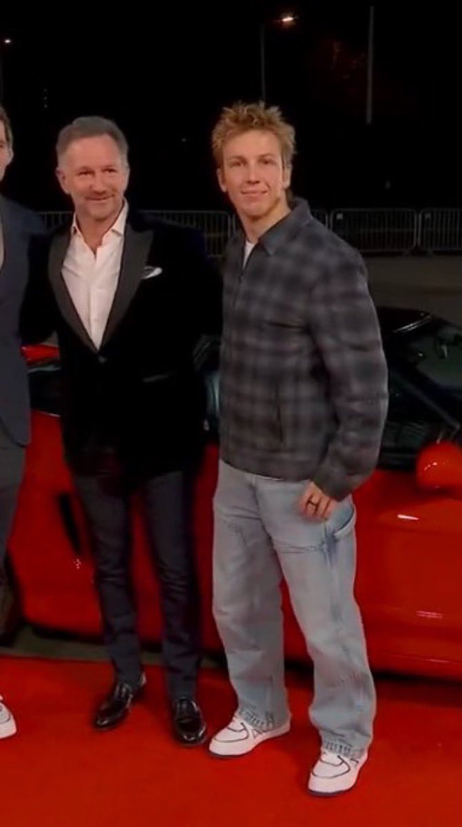xgracexo's tweet photo. adam sandler is that you?

#f175 #f1 #f175live https://t.co/41abpY6E29