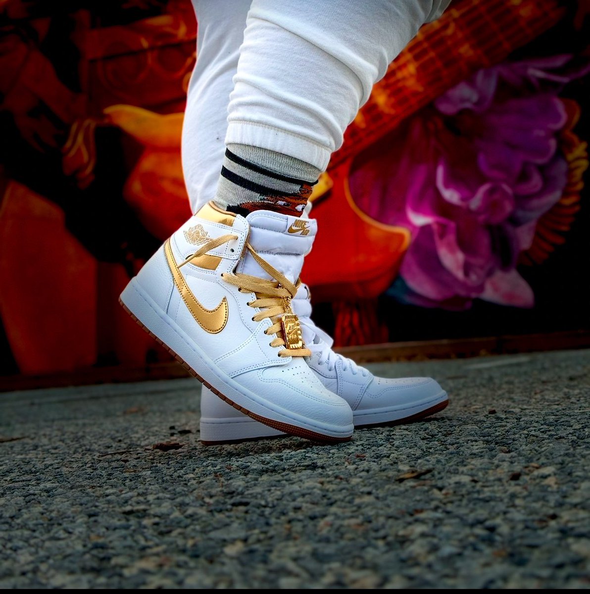 NIwiththekicks's tweet image. Day 18-Gold 

Metallic Gold Jordan 1s

 #BHMKOTD25 #bhmkotd @JerLisa_Nicole