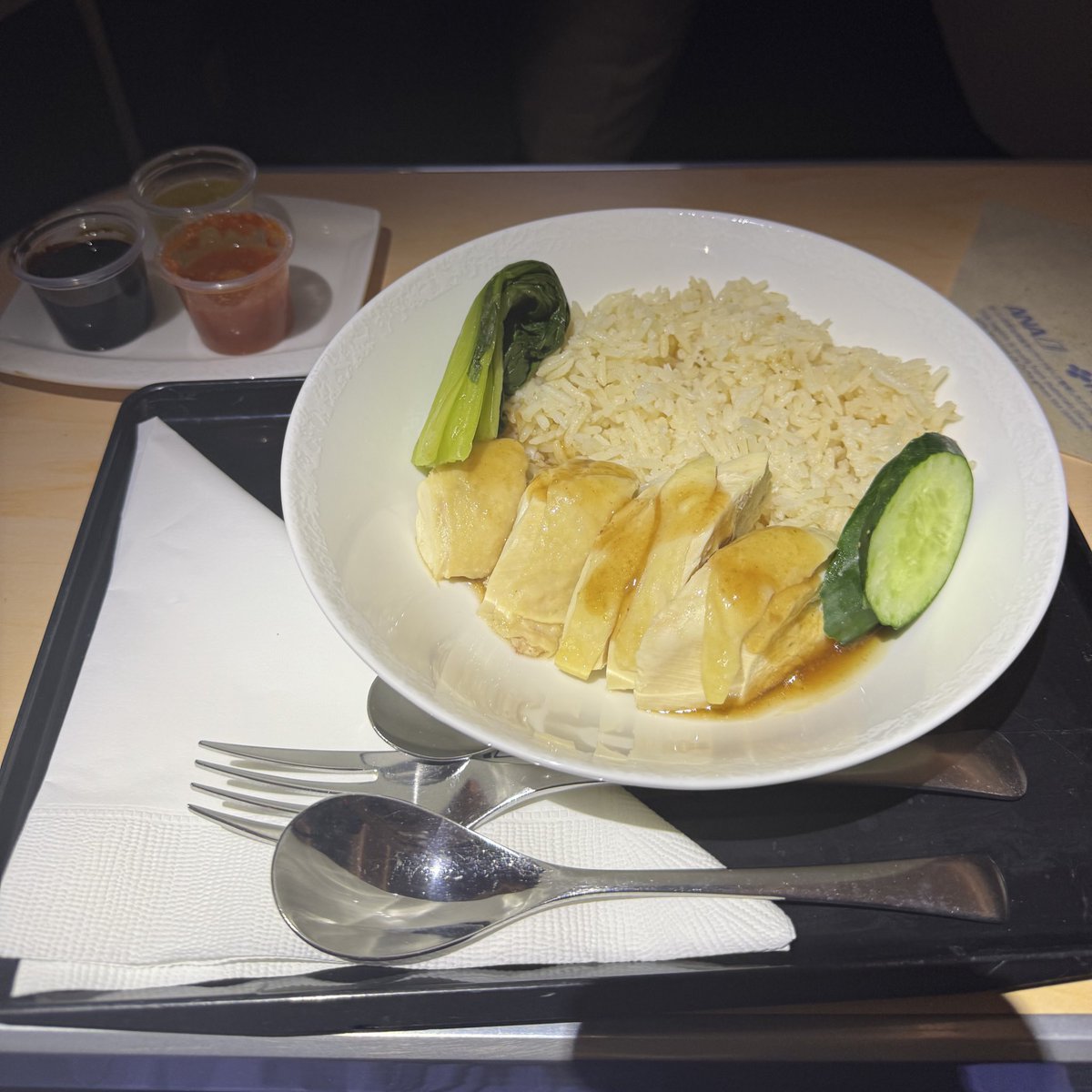 NH844便限定のシンガポールチキンライス美味しかった🇸🇬😋