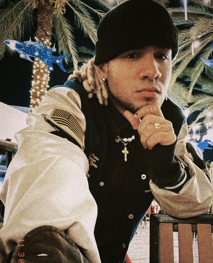 Soy Karo sigo a Rich desde 2016,el EP resalta su escencia y lo versátil que puede llegar a ser,estoy orgullosa de todo lo que está logrando,Dios le tiene grandes cosas preparadas y siempre estaré para apoyarlo,ily🤎

EMBELESAO INTEGRACIÓN @yoitsrich22 <a href="/Iamkarogtz/">Karo</a> <a href="/FCRichArgentina/">RICH ARGENTINA 🇦🇷</a>