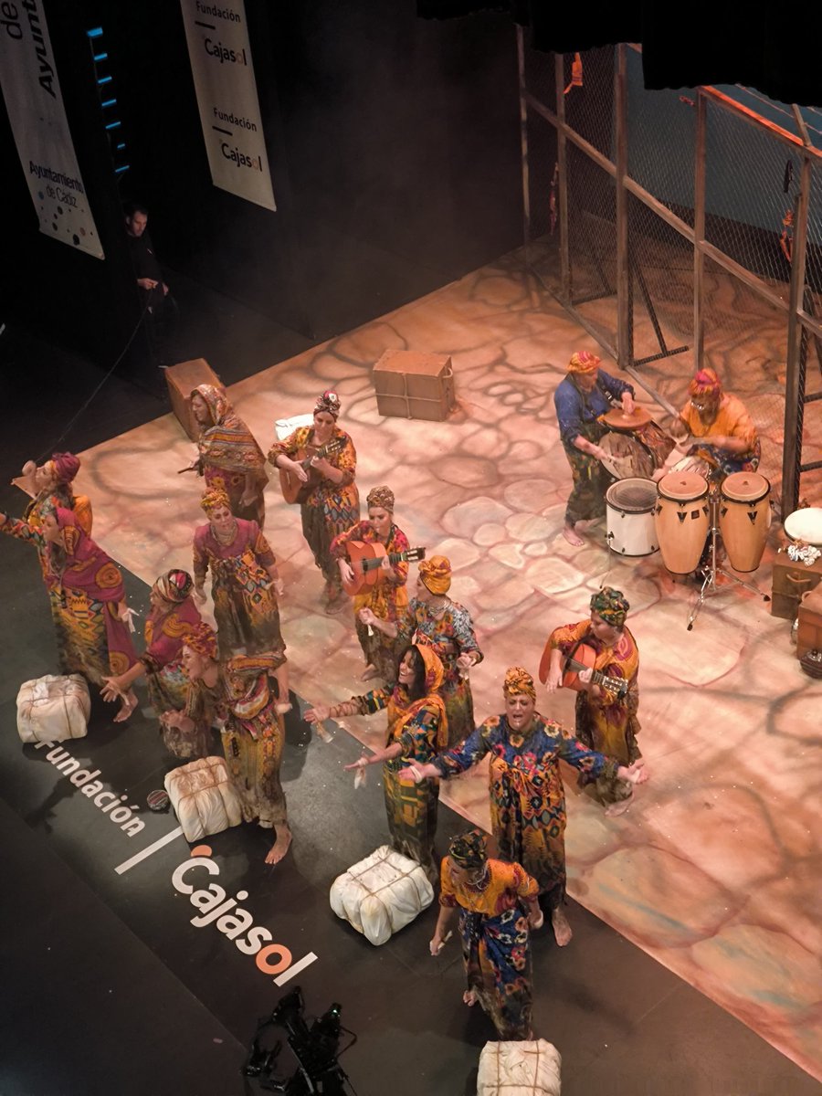 SERxCuatro's tweet photo. 🧕🏾"La Valla", comparsa de @MartaDeust69328 , ahora en las tablas.
🔥 Este grupo deja músicas pegadizas, voces cuidadas y letras muy reivindicativas comprometidas con el feminismo y los derechos humanos.
@ComparsaWECANDO
#COAC2025 #COAC2025C5 #COAC #LaValla #weCanDo https://t.co/IHbI98tnDq