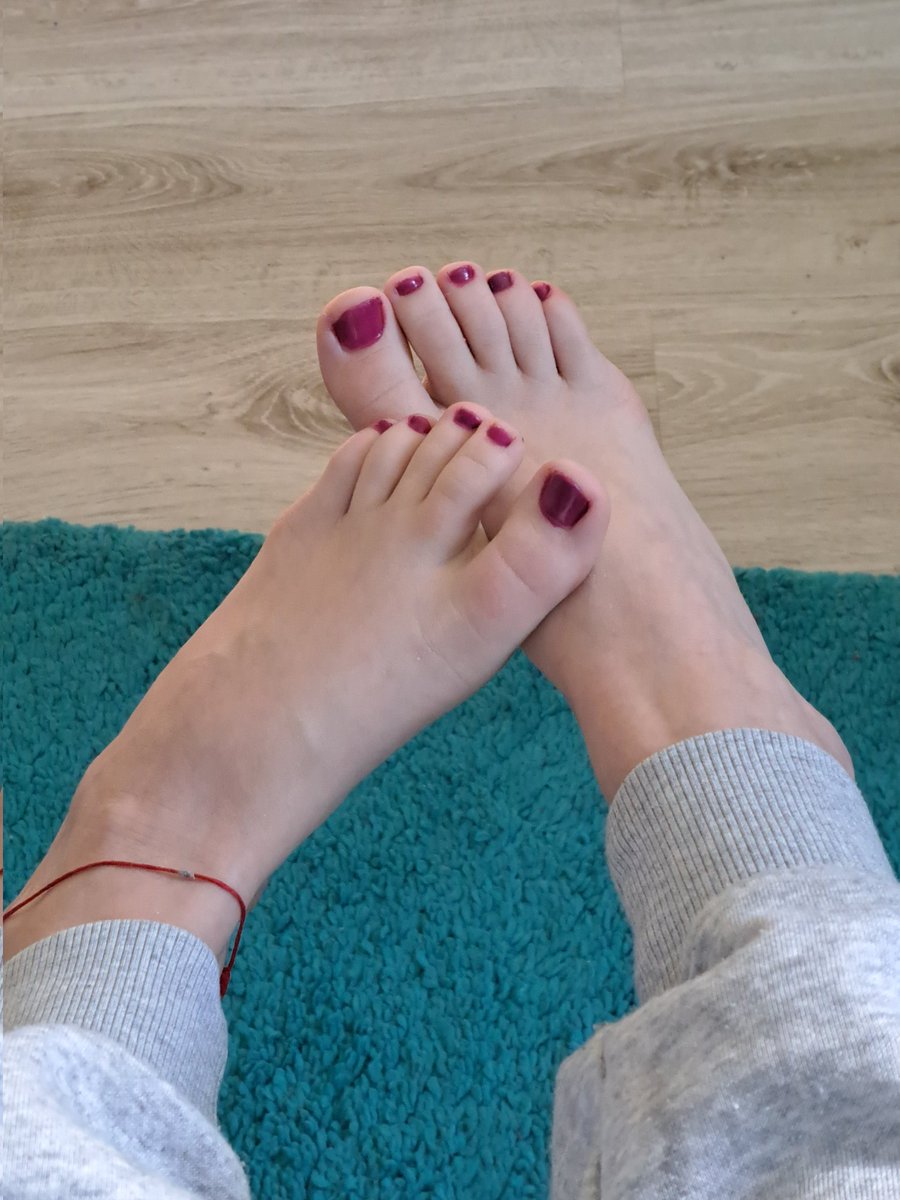 S__Enchantress's tweet photo. New pedi by me. What do you thing ??🥰🥰 https://t.co/5RfFnX2juA