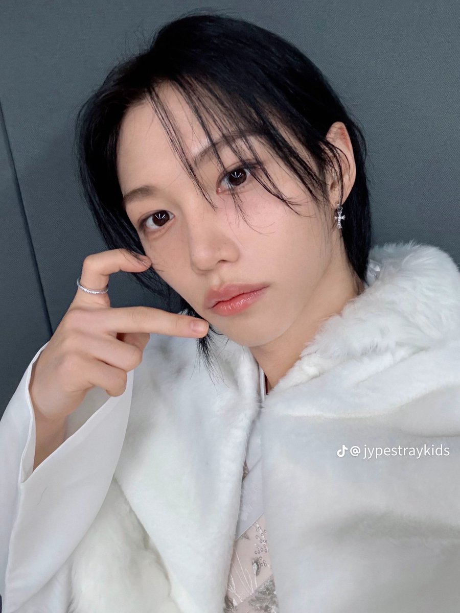 Hello everyone, I am a fan of Naruto and Stray Kids, from Naruto I like Kakashi and Obito and from Stray Kids my bias is Felix. I am from Azerbaijan but I know English and not only English, Russian too.It was nice to meet you  and I wish Felix a speedy recovery💗