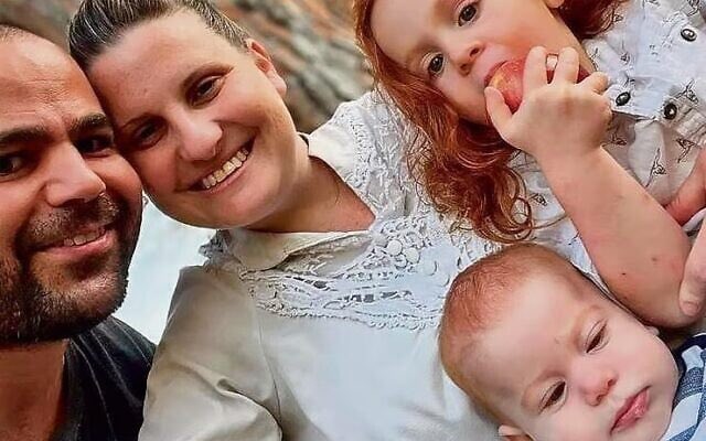 KasprzykRemi's tweet photo. Comment peut-on tuer un bébé bordel de merde? Comment l’être humain peut tomber à ce point dans l’immondice?

À tous ceux qui auront supporté, légitimé ou justifié le Hamas. Vous avez le sang de Kfir Ariel et Shiri sur vos mains. (10/11) https://t.co/EDzL2QrVH2