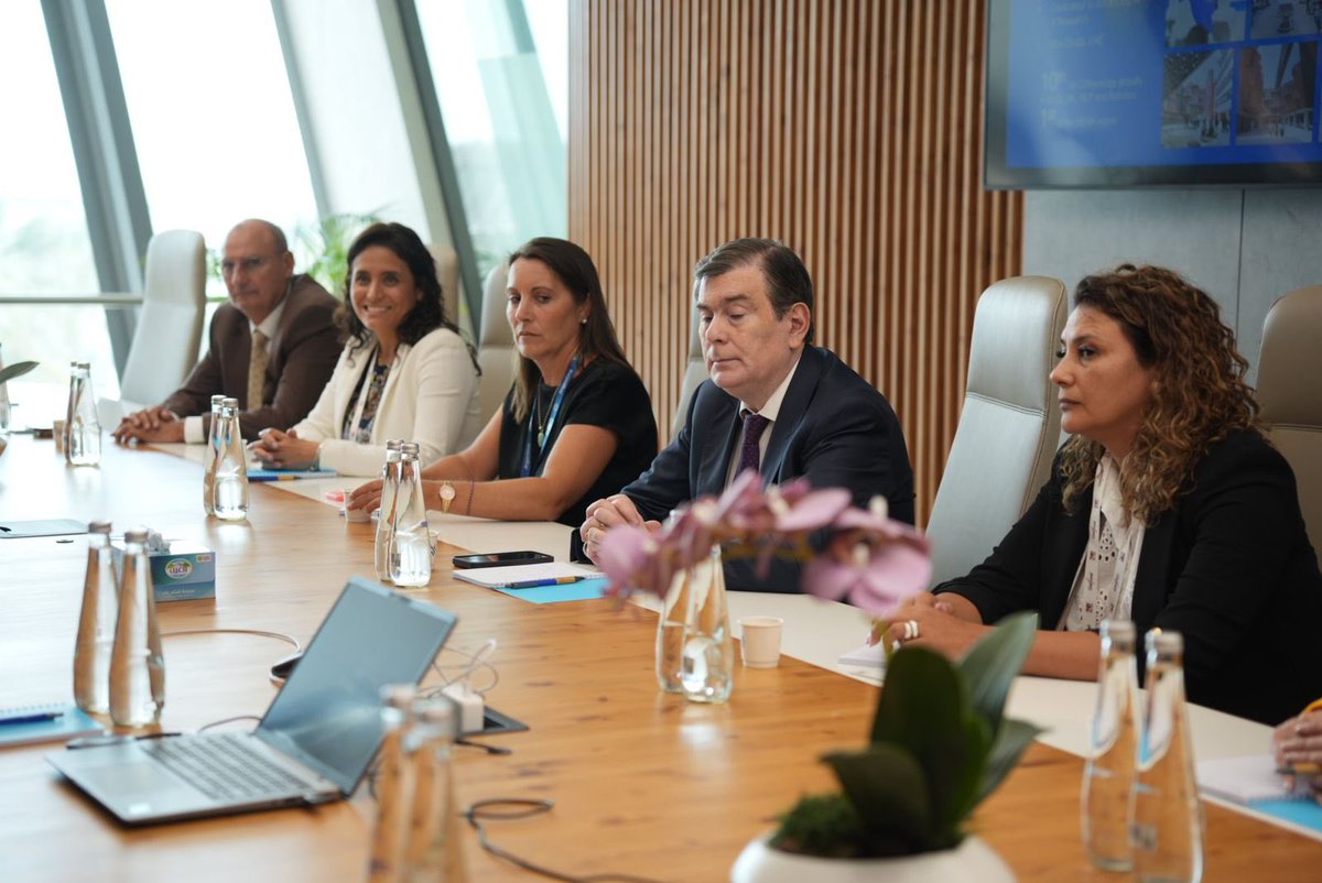 #EmiratosArabes Visitamos la University Of Artificial Intelligence Mohamed Bin Saye, ubicada en Abu Dhabi. 
Me acompañaron las secretarias de Relaciones Internacionales y Empresariales de Tucumán, Virginia Ávila: de Catamarca, Elena Herrera, y la Subsecretaria de Producción de