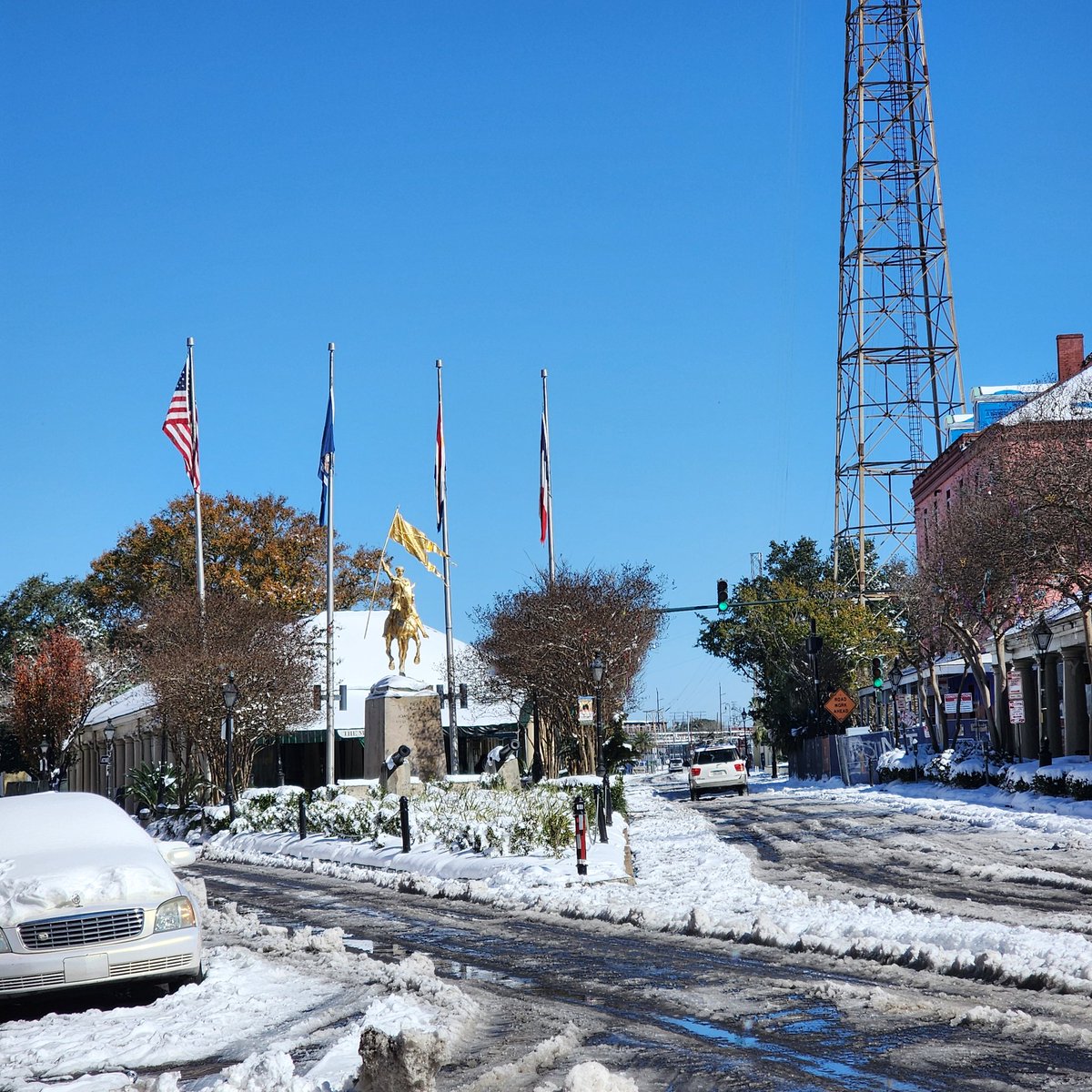 thinkauction1st's tweet photo. French Quarter in the snow https://t.co/2aOYloIXZI