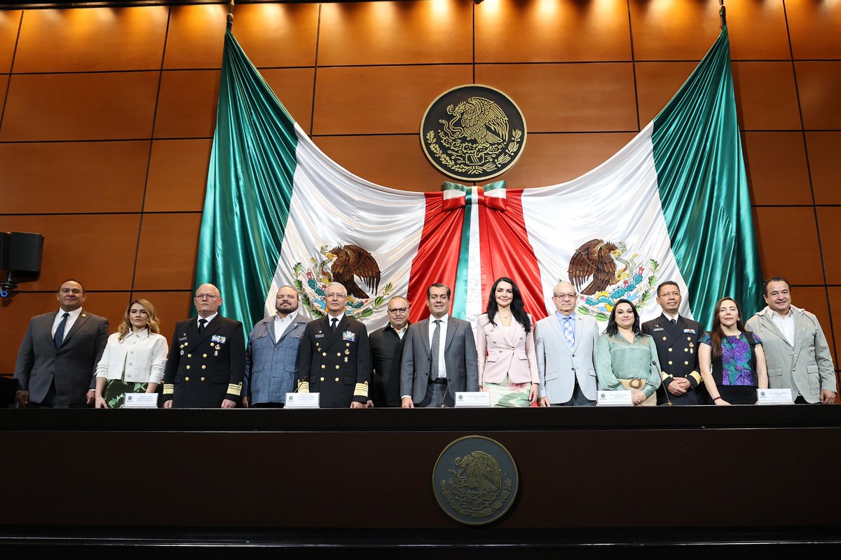 🤝Para fortalecer la vinculación académica entre la Cámara de Diputados y la Secretaría de Marina, el presidente de la Mesa Directiva, <a href="/Sergeluna_S/">Sergio Gutz. Luna</a>, y el Almte. Francisco Guillermo Escamilla, Oficial Mayor de la <a href="/SEMAR_mx/">SEMAR México</a>, firmaron un convenio de colaboración interinstitucional.