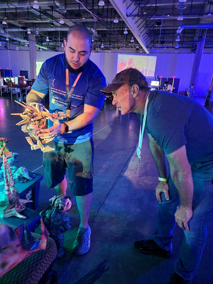 GameQraft's tweet image. Kevin Cloud was really amazed with my Papercraft! 🫡Especially the Jorg & Makron.