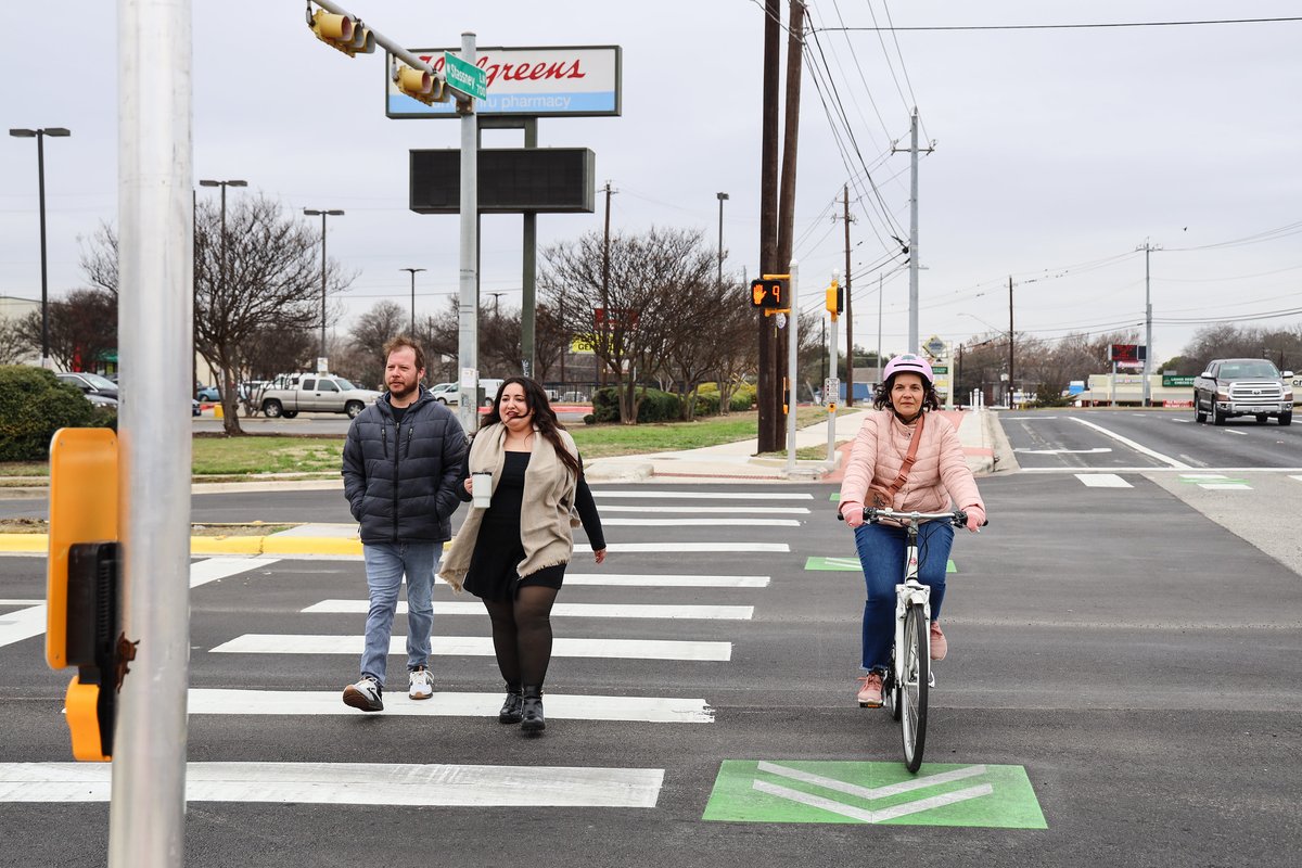 austinmobility's tweet image. A #VisionZero safety &amp;amp; mobility improvement project at S. First St. and Stassney Ln. is complete. ✅

🚲 New bikeways &amp;amp; shared-use paths
🧑‍🦽 New curb ramps &amp;amp; upgraded sidewalks
✨ New medians to reduce conflict points
🚌 Relocated bus stops
🚶‍♀️ Restriped high-visibility crosswalks