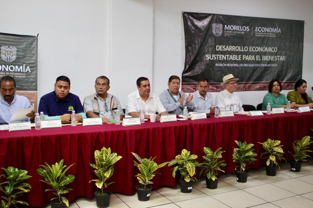 En Cuautla, Mario Chávez Ortega habló sobre estrategias para impulsar el desarrollo local.
El evento contó con el respaldo de la gobernadora Margarita González Saravia.
Autoridades y ciudadanos accedieron a servicios para fortalecer la economía. #LaTierraQueNosUne