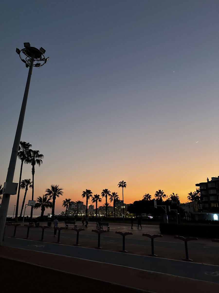 Moralin bozukken suratina rüzgari yiye yiye yaptigin yürüyüs >>>>>>>