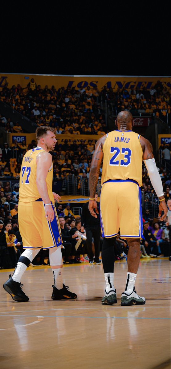 LakeShowYo tweet media