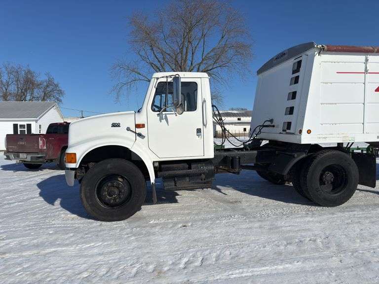 MachineryPete's tweet photo. Nyal Dickey online farm retirement auction Thursday in Flora, IL by @SchmidAuction. No Buyer Premiums. '82 Allis Chalmers 8070 w/ 4637 hrs; '78 White 2-180 w/ around 5000 hrs; '92 CaseIH 1688 w/ 4884 hrs; '99 International 4700 Series truck, 117,344 mi: https://t.co/OLMdecma0F https://t.co/OxHYjAPMen