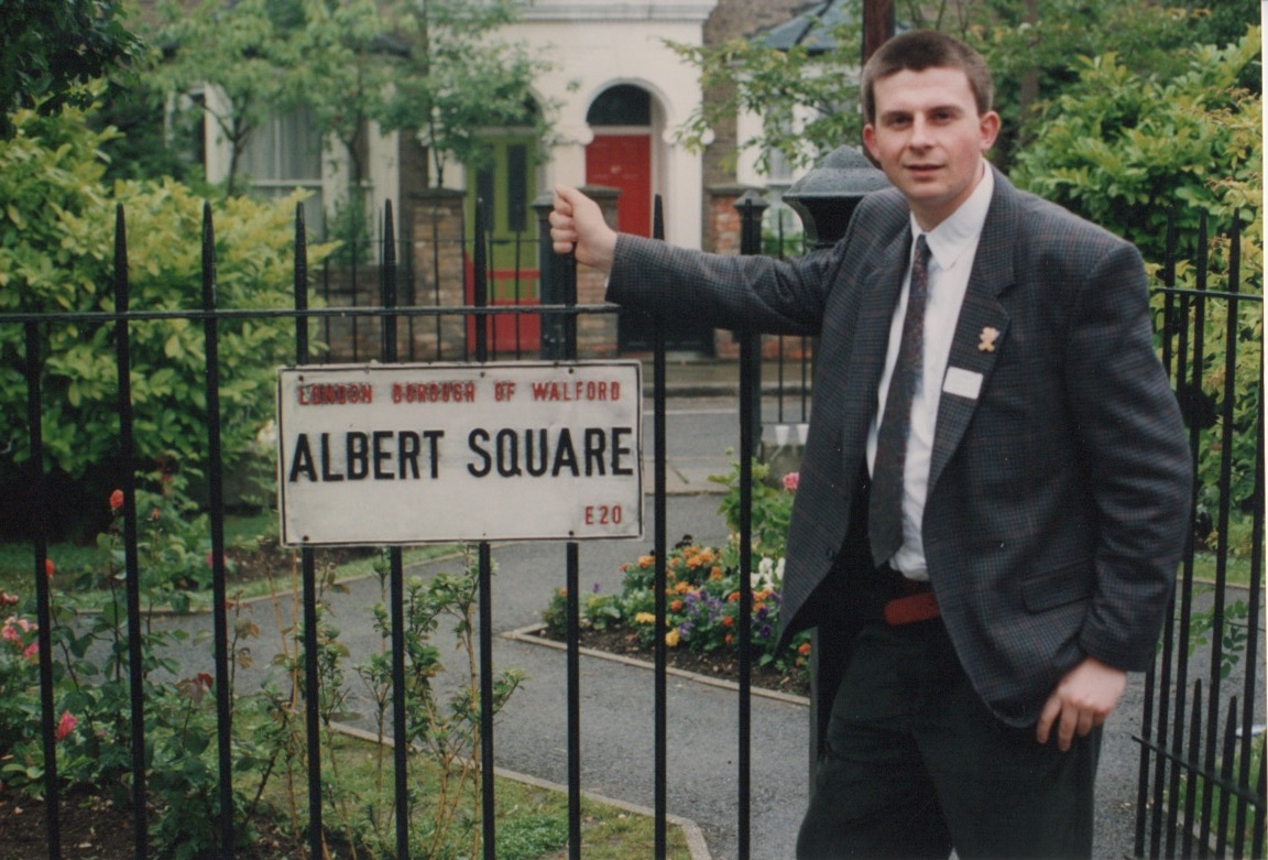 dicky_everton's tweet image. My contribution to the #EastEnders #40thAnniversary archive, a Guild of Vision Mixers tour of #bbcelstree &amp;amp; #albertsquare in early 1992, seven years into the series.
Kit shown includes #GVG #GrassValleyGroup #VisionMixer #Questech #Charisma #DVE #Sony #BetacamSP #VTR @bbcstudios