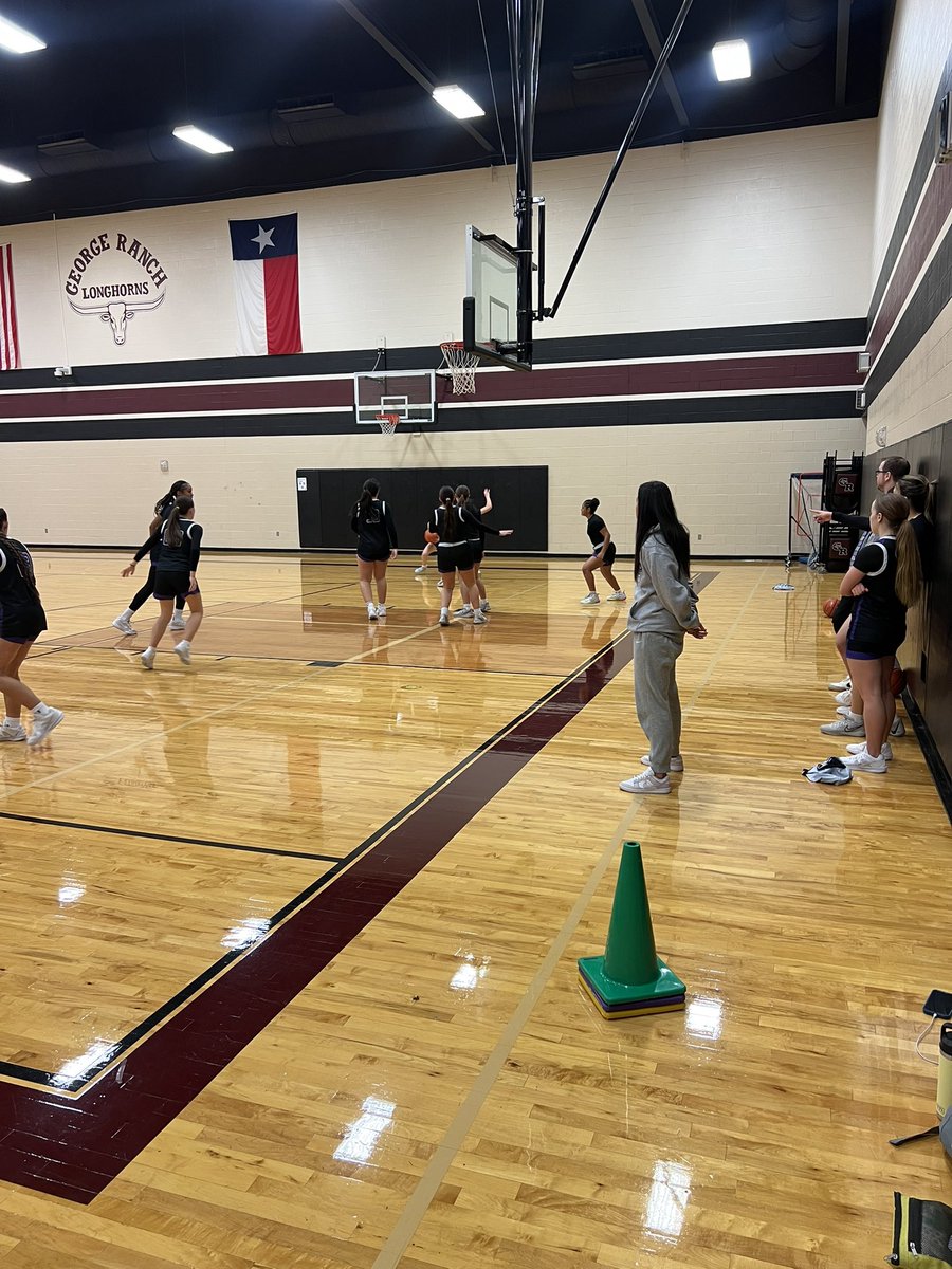 The Longhorns were happy and honored to host their “twin,” the Saint Mary’s Hall Barons,  for a shoot-around this afternoon!  Good luck in your playoff game girls!