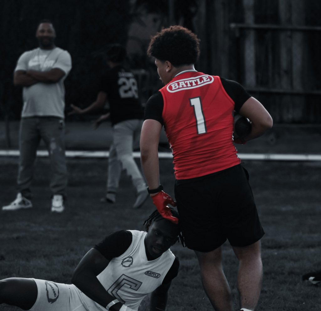 journee_tonga's tweet photo. Kill or be killed! @Leuzinger_FB @BManu86 @recruitcoachmc @GregBiggins @adamgorney @BlairAngulo @ChadSimmons_ https://t.co/8r6gCCpFbc