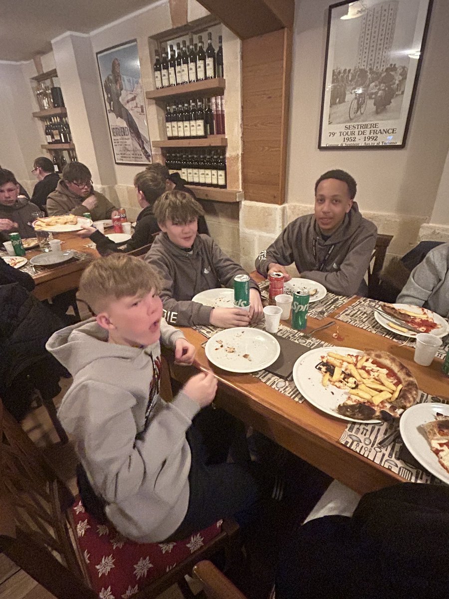 oakmoorschool's tweet photo. Ski 2025 it’s pizza night! Had a great evening out at a local pizza restaurant https://t.co/4TkTf65vz6