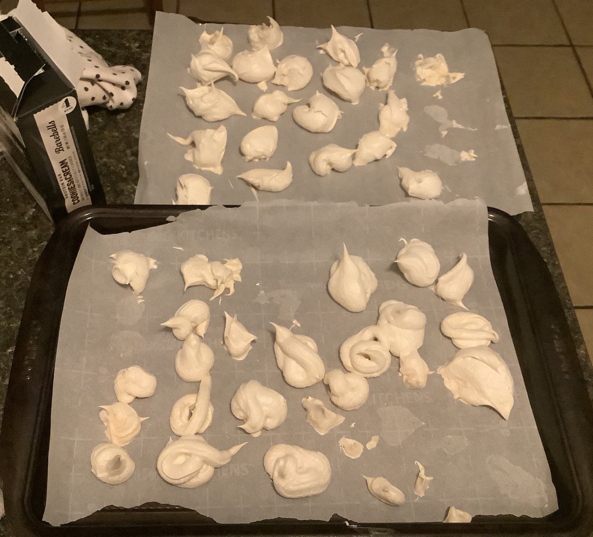 emukasas's tweet photo. made meringue cookies last night btw they came out very beautifully and the shaping was perfect. :). https://t.co/60yL4DULe3