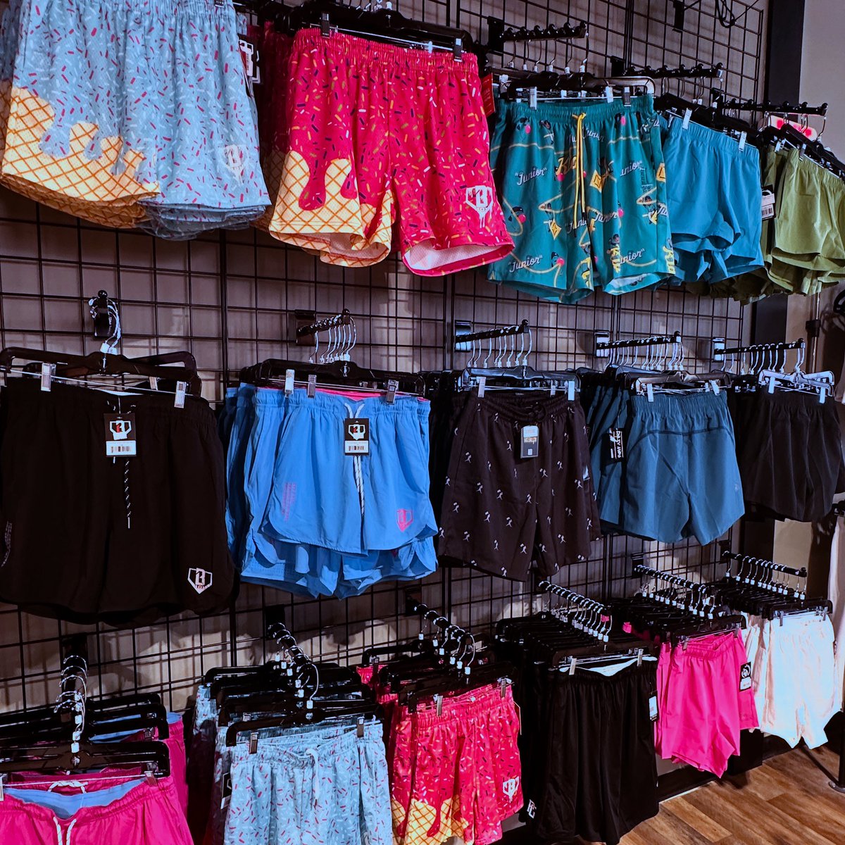 prime_mw's tweet photo. Anyone brave enough to rock their shorts today? 🥶 #snowday #thinkwarmthoughts

Bring on baseball weather and shop spring styles in-stores and online! https://t.co/7TEUJU6sCd