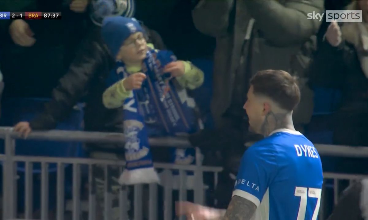 2022Benjii's tweet photo. @SkyFootball This lad instantly looking to the far end calling them wankers! Gotta love the game https://t.co/ZDaH3iP49L