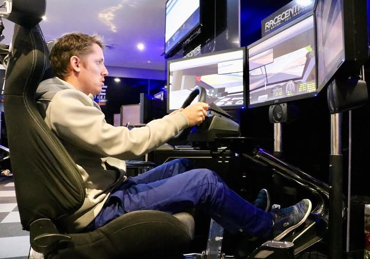 With all this #f1esports stuff happening, it has me keener than ever to get my sim rig up and running! 
Who here races online, lemme know 👇🏻👇🏻👇🏻👇🏻