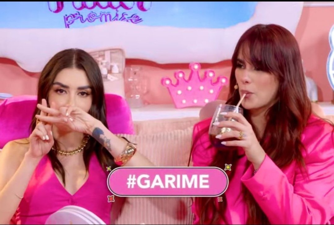 Ninguna es villana ,ninguna es víctima.

En esta vida todos cometemos errores y aciertos..

Nadie me hará odiarlas 😍

#Garime 🤘