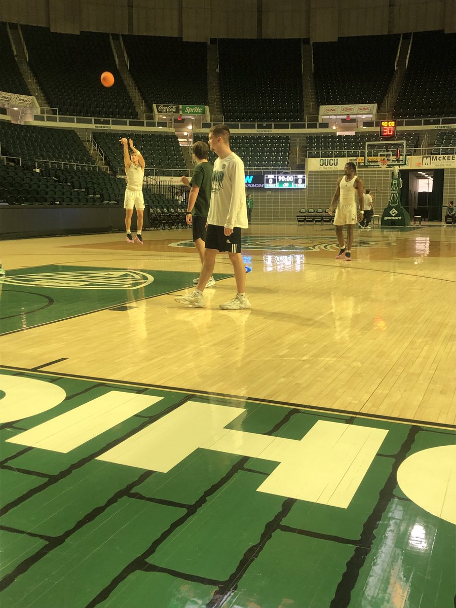 Pre-Game routine as a color analyst?? Lot of things go on when I get to an arena 2 hours before tip.  One of the best moments for me is watching the teams go thru their routine.  Tonight it’s <a href="/CMUMensBBall/">CMU Men's Basketball</a> <a href="/OhioMBasketball/">Ohio Men’s Basketball</a> 7:00pm.<a href="/espn/">ESPN</a> <a href="/MartyBannister/">Marty Bannister</a> <a href="/DCecutti/">DavidCecutti</a>
